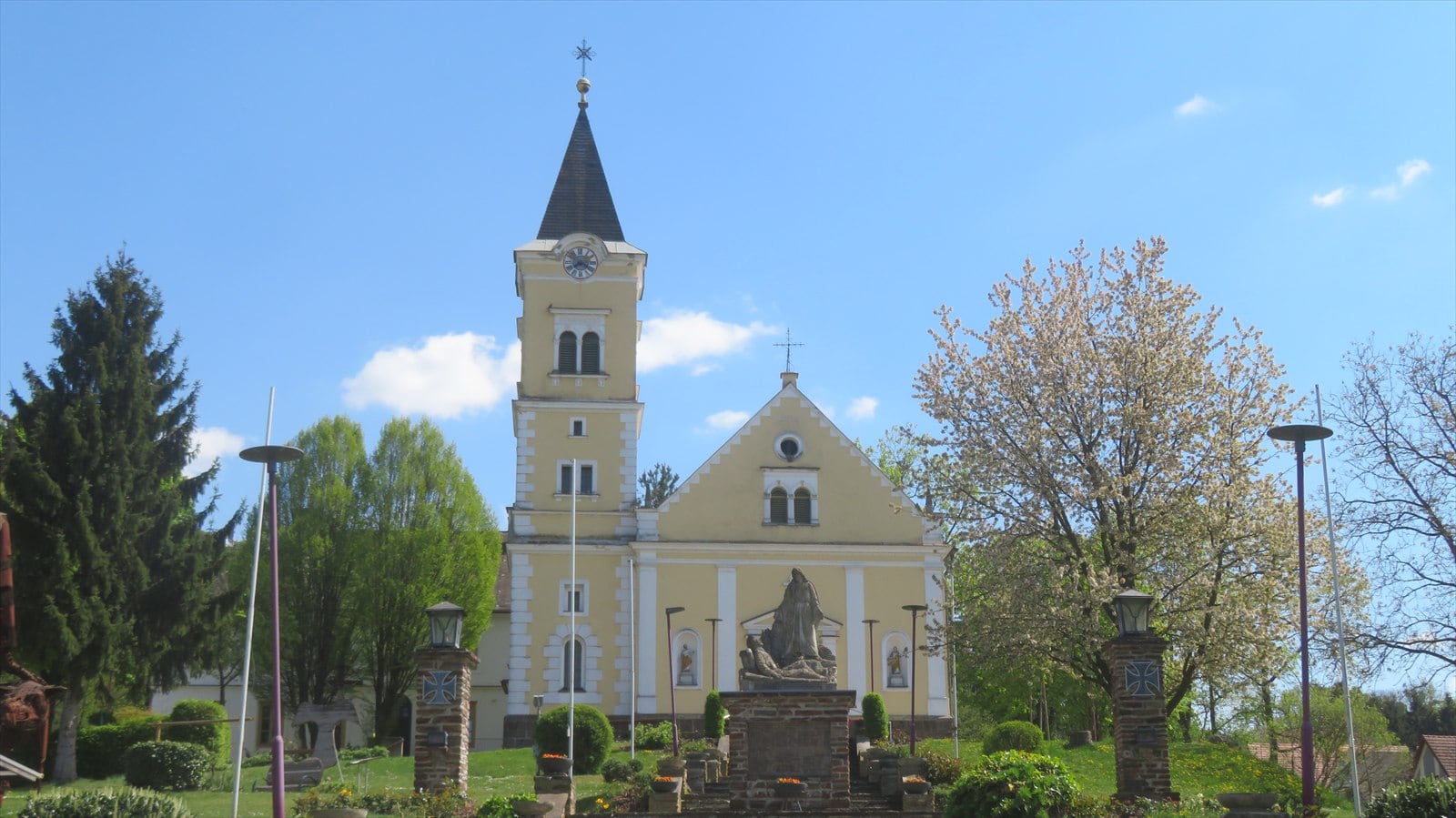 Standortansicht von Pfarrkirche Tieschen in Tieschen